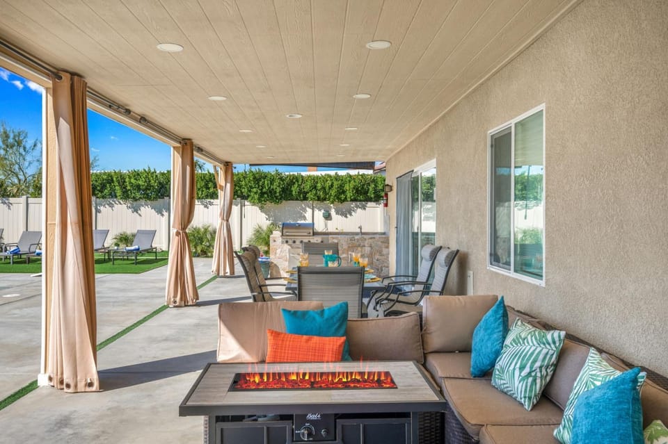 Patio, Balcony/Terrace, Seating area, fireplace