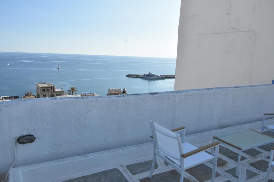 Modern Apartment with Stunning Piraeus Views Apartment in Pireas