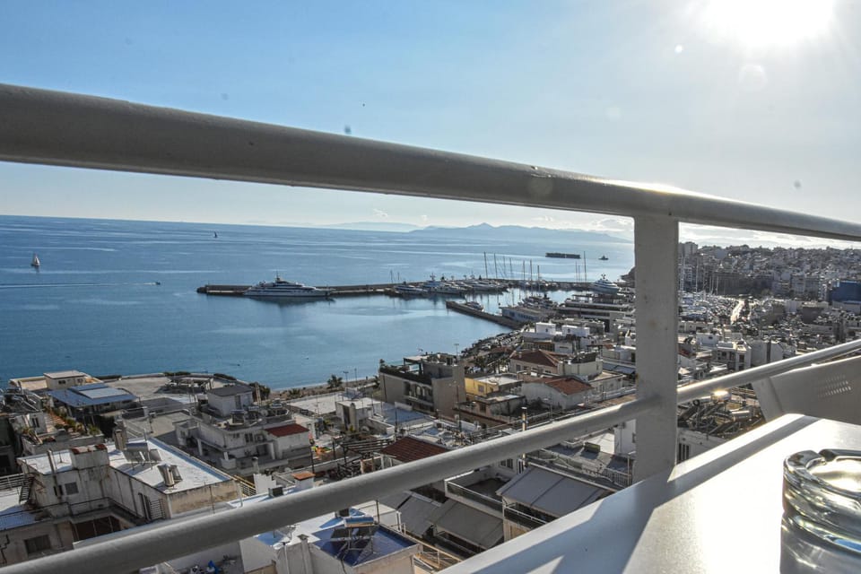 Modern Apartment with Stunning Piraeus Views Apartment in Pireas