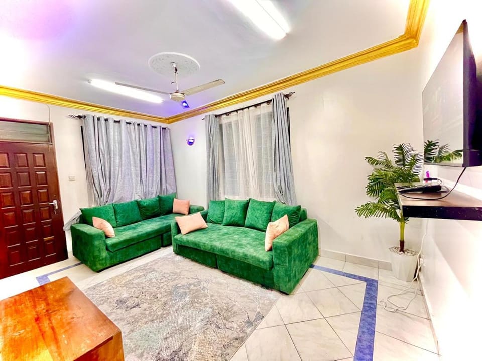 Queens Luxury 2 Bedroom Mombasa Apartment in Mombasa