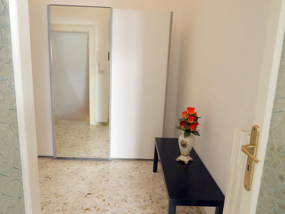 Day, Lobby or reception, Decorative detail, On site