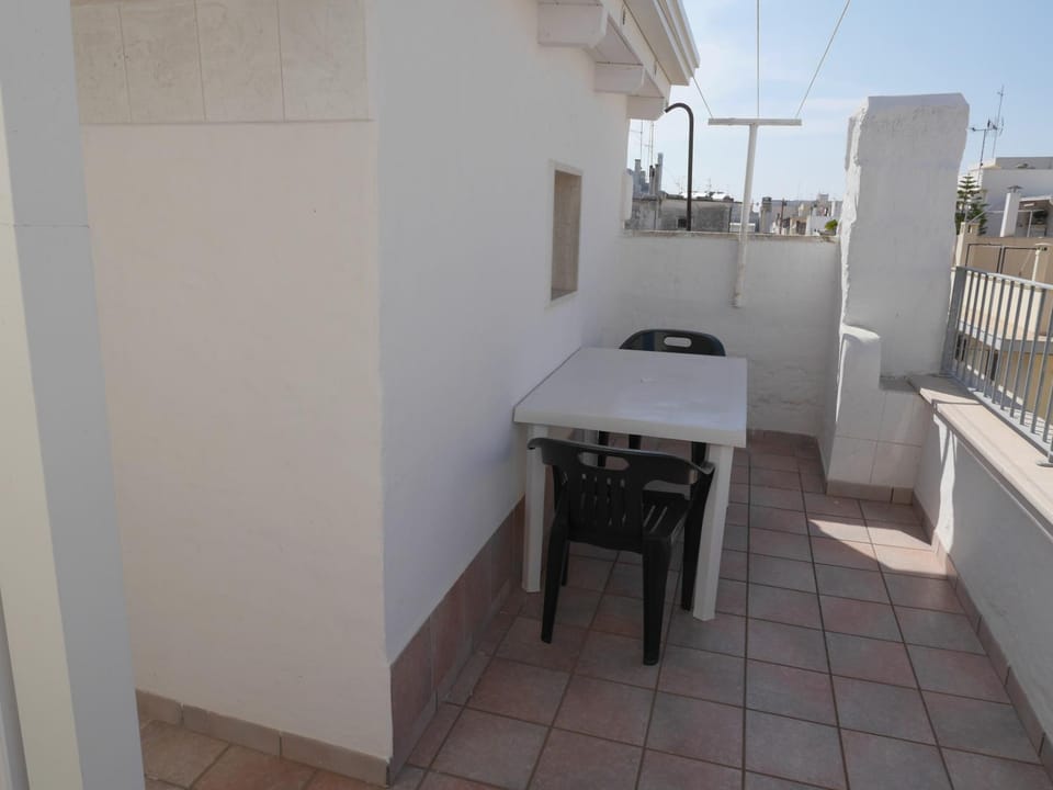 Day, Neighbourhood, Summer, Balcony/Terrace, Balcony/Terrace, Dining area, On site, City view, City view, Street view, Street view