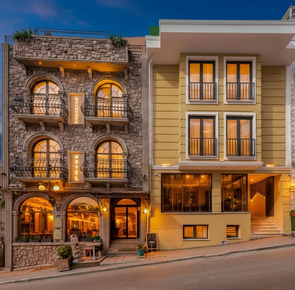 Property building, Facade/entrance, Off site