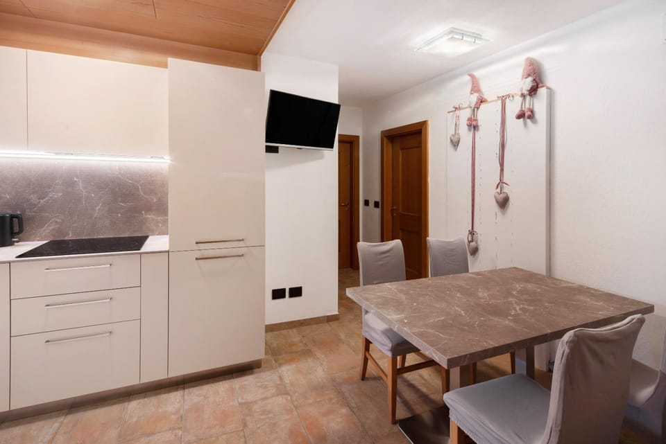 Property building, Kitchen or kitchenette, Living room