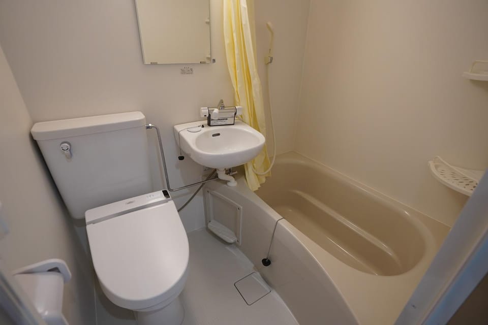 Shower, Toilet