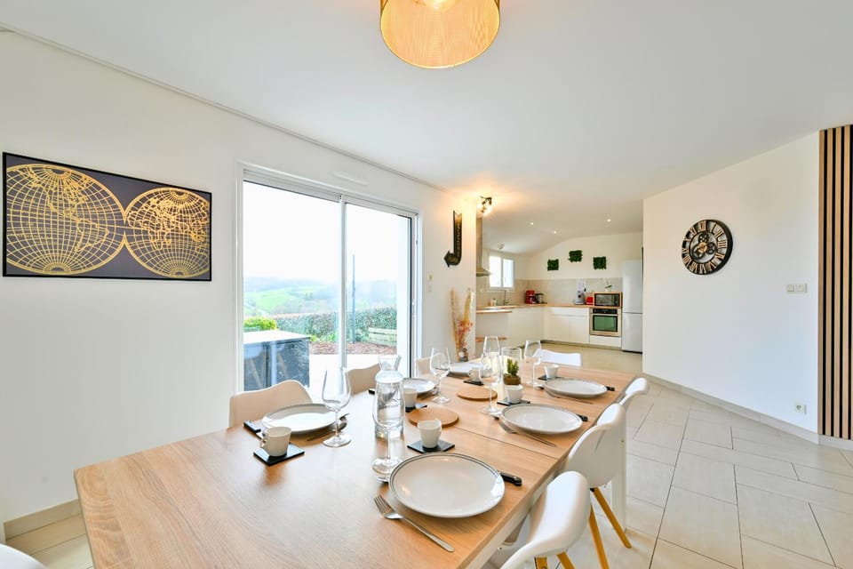 Patio, Dining area, kitchen