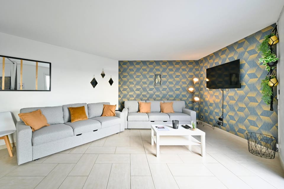 Communal lounge/ TV room, TV and multimedia, Living room