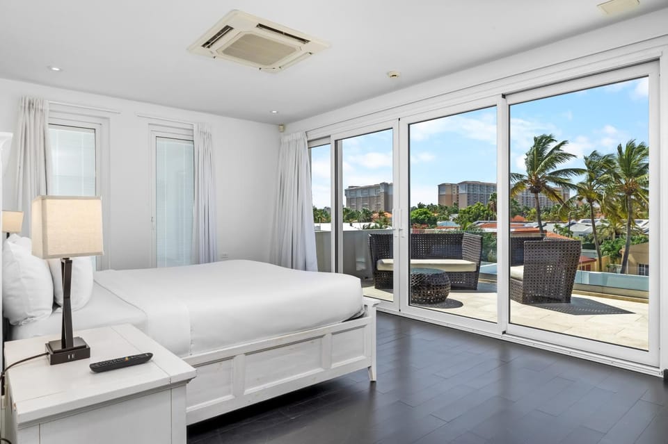 Bed, View (from property/room), Balcony/Terrace, Photo of the whole room, Bedroom, air conditioner