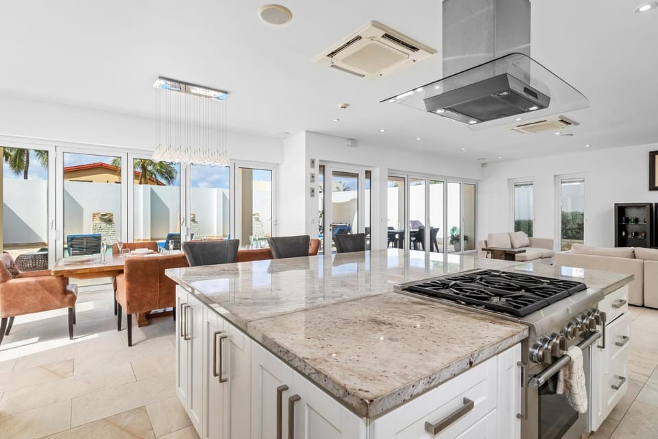 Kitchen or kitchenette, Dining area, dishwasher, stove
