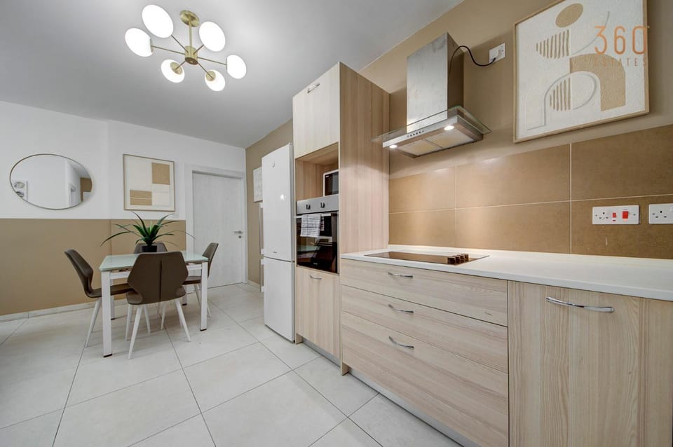 Kitchen or kitchenette, Dining area, dishwasher, minibar, oven, pet friendly, stove