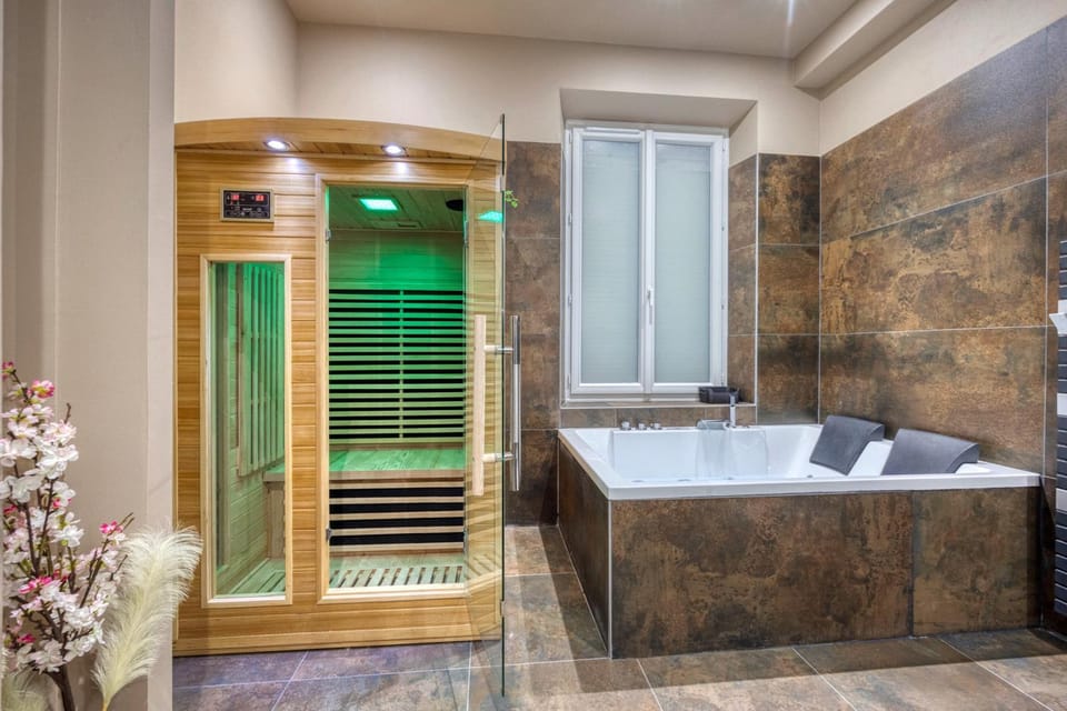 Hot Tub, Bathroom, Bath, towels