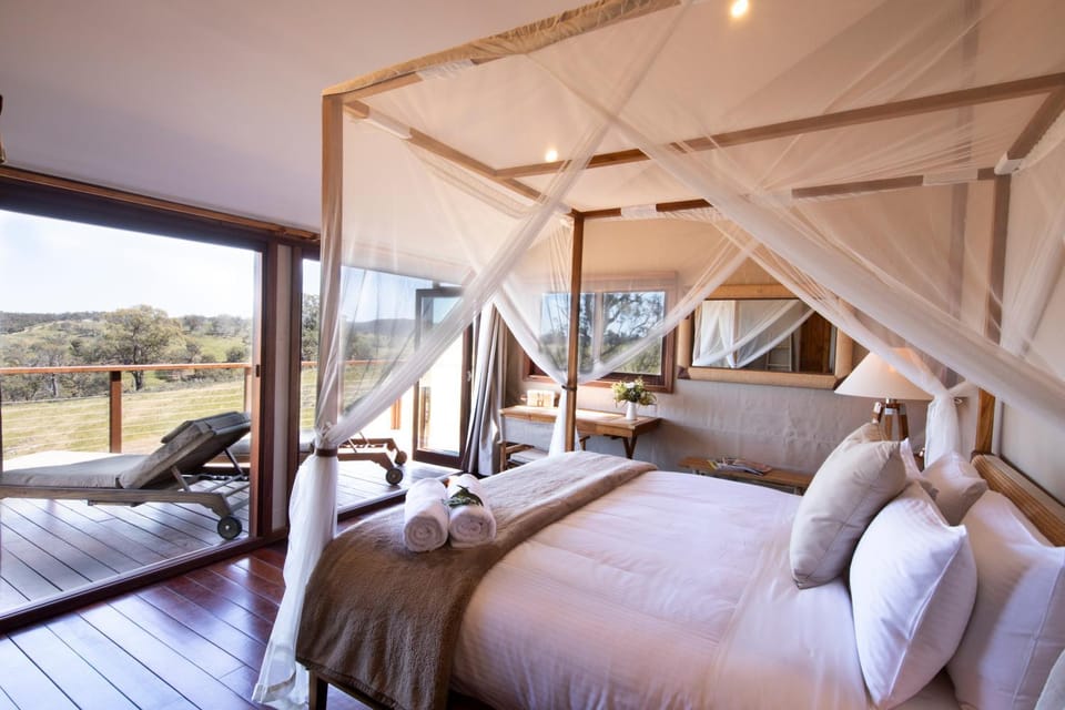 Bed, Natural landscape, View (from property/room), Balcony/Terrace, Bedroom, Mountain view