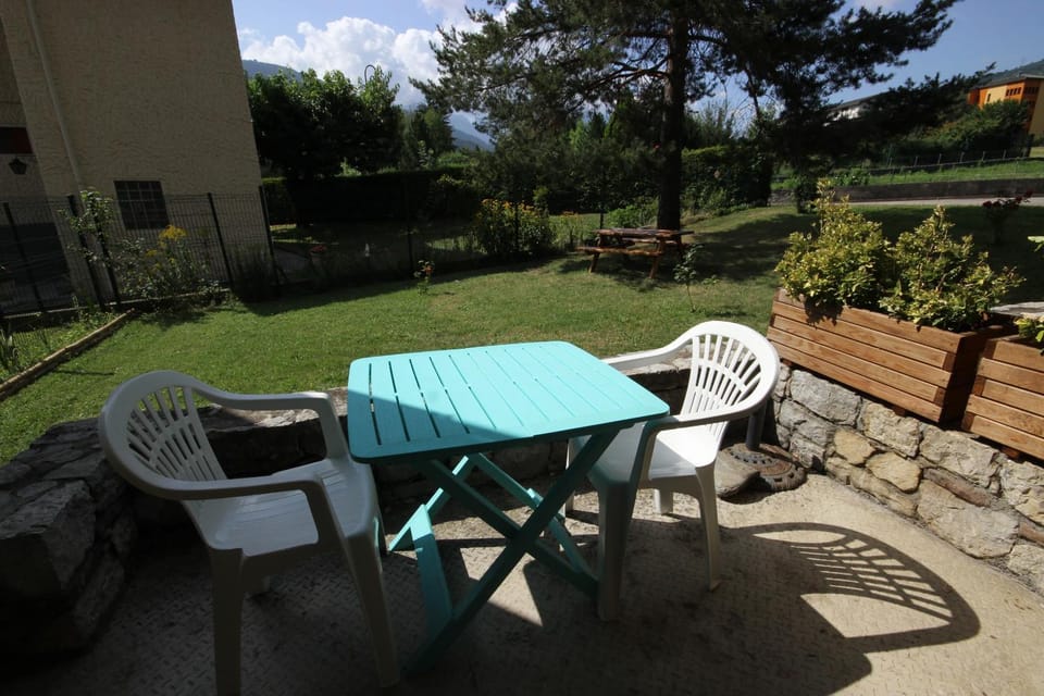 Patio, Day, Dining area, Garden view