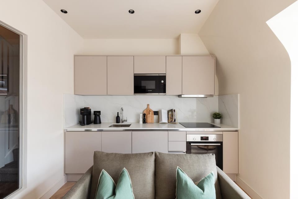 Seating area, kitchen