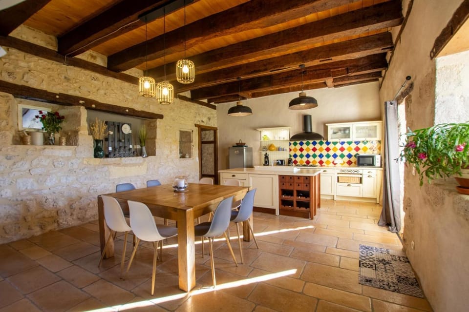 Aux charmes d'angely House in Occitanie