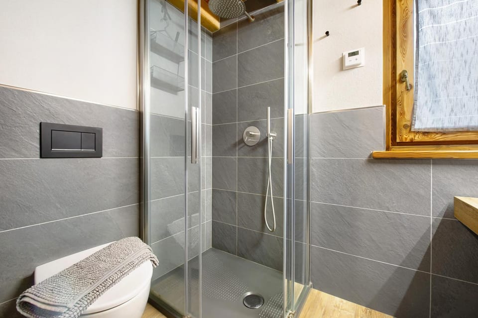 Bathroom, Living room