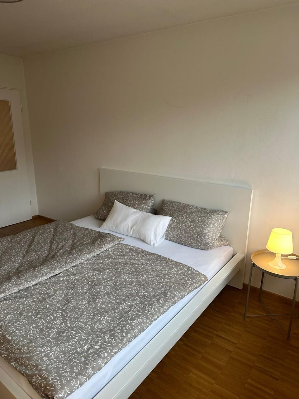 Patio, Bed, TV and multimedia, Photo of the whole room, Bedroom