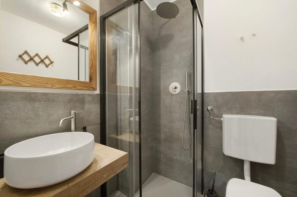 Bathroom, Living room