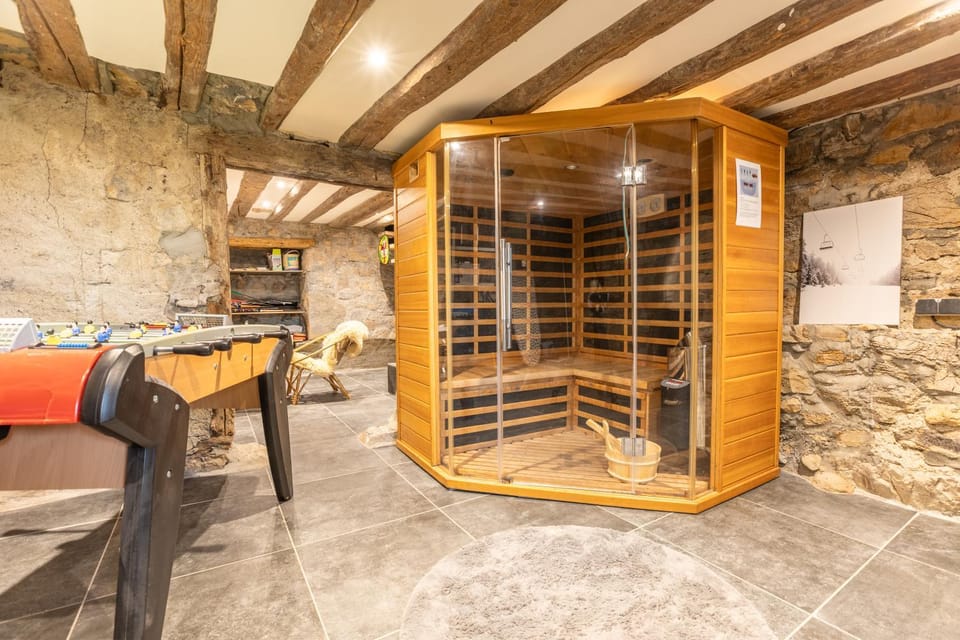 Maison 4 chambres avec jaccuzi piscine privée et sauna Villa in Auvergne-Rhône-Alpes