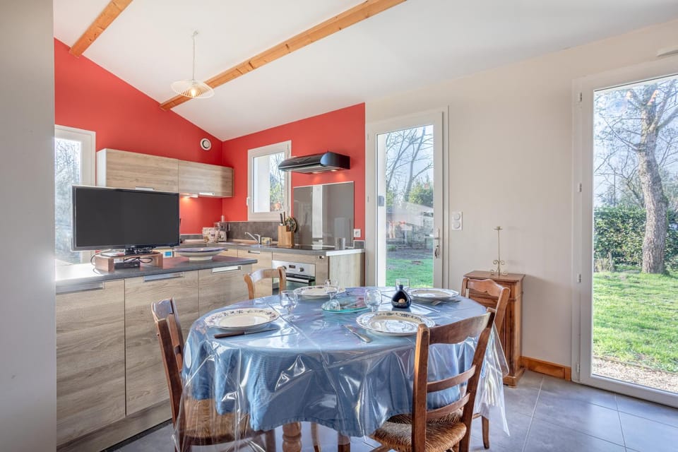 Property building, Kitchen or kitchenette, Living room
