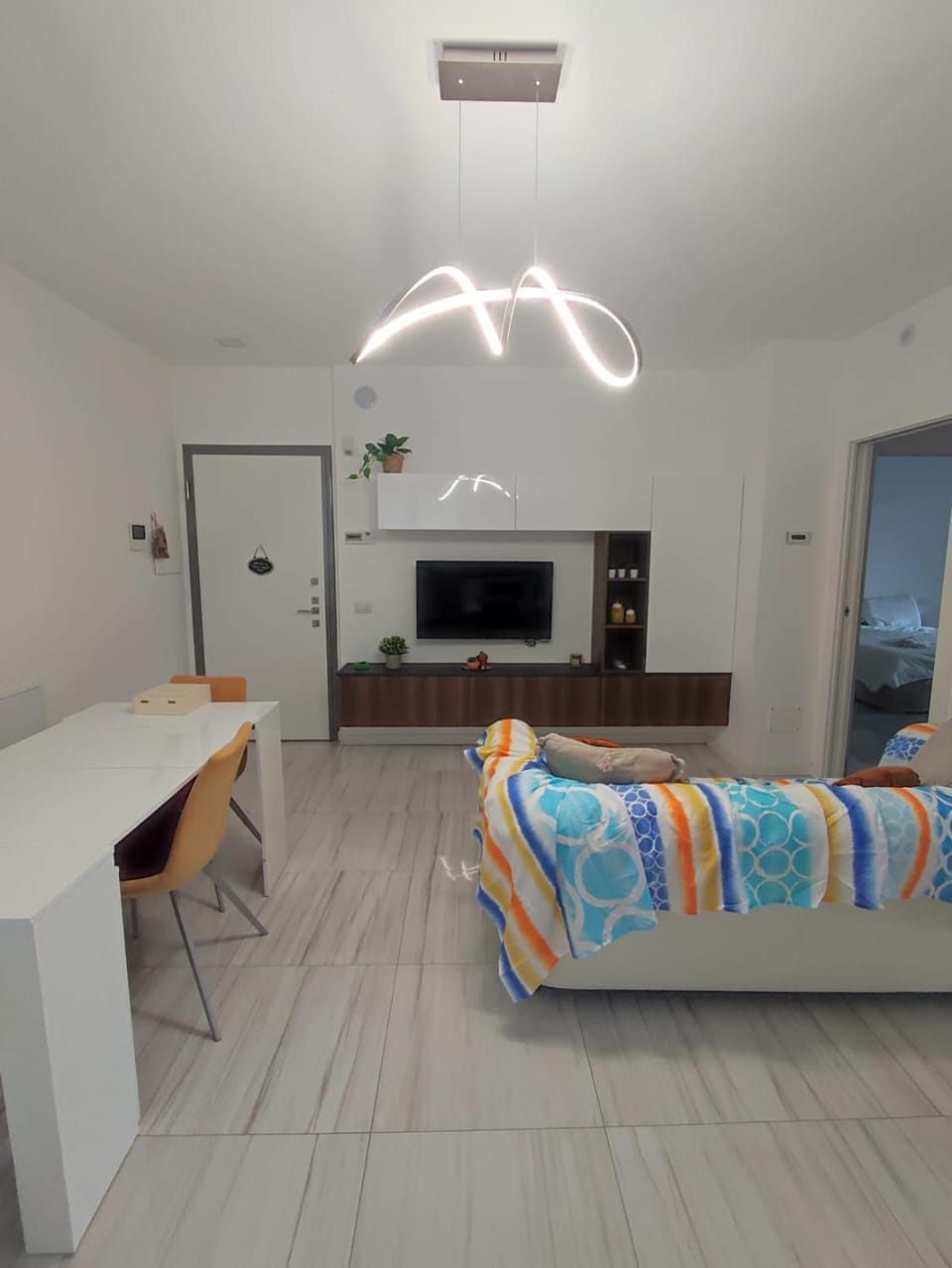 Communal lounge/ TV room, TV and multimedia, Living room, Seating area, Dining area, Evening entertainment
