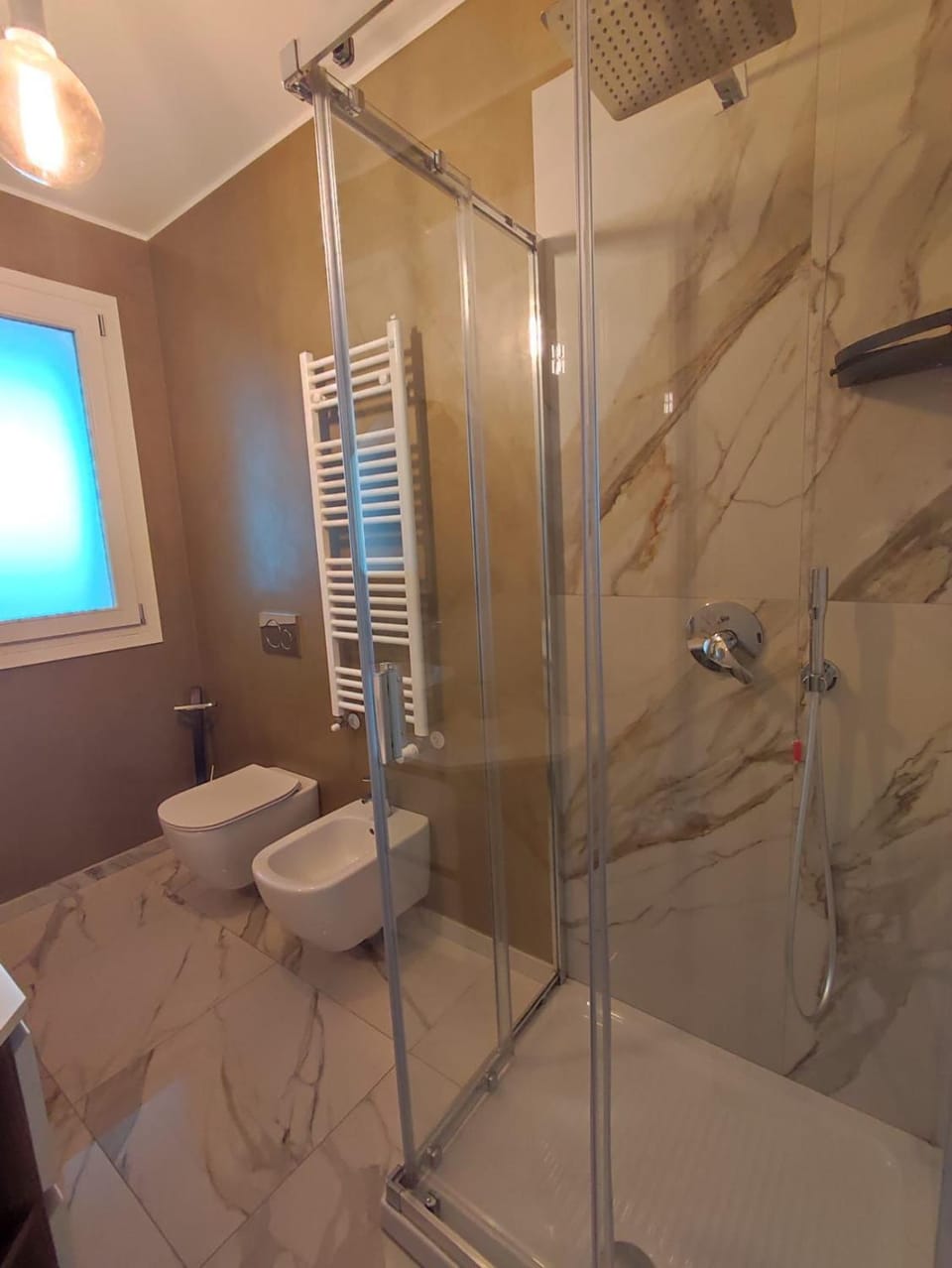 Shower, Toilet, Bathroom, bidet, towels