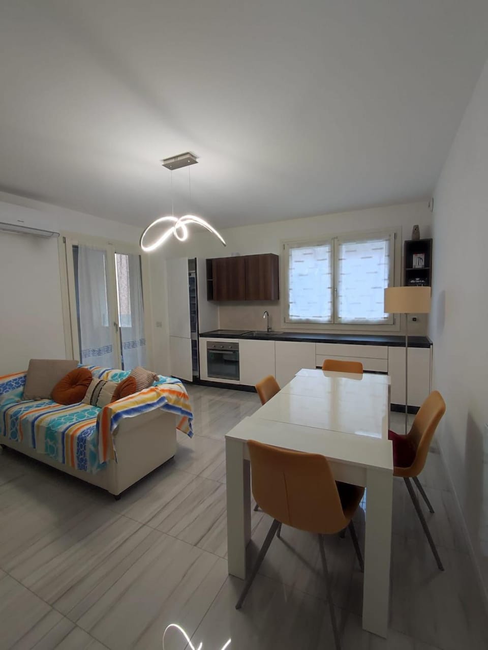 Kitchen or kitchenette, Living room, Seating area, Dining area, stove