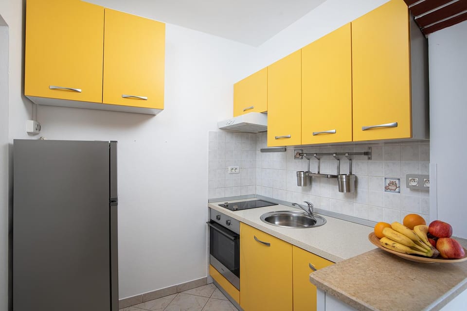 Kitchen or kitchenette, dishwasher, pet friendly, stove