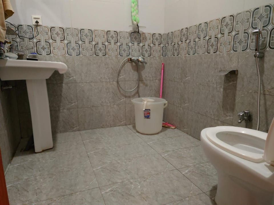 Shower, Toilet, Bathroom, bidet, towels