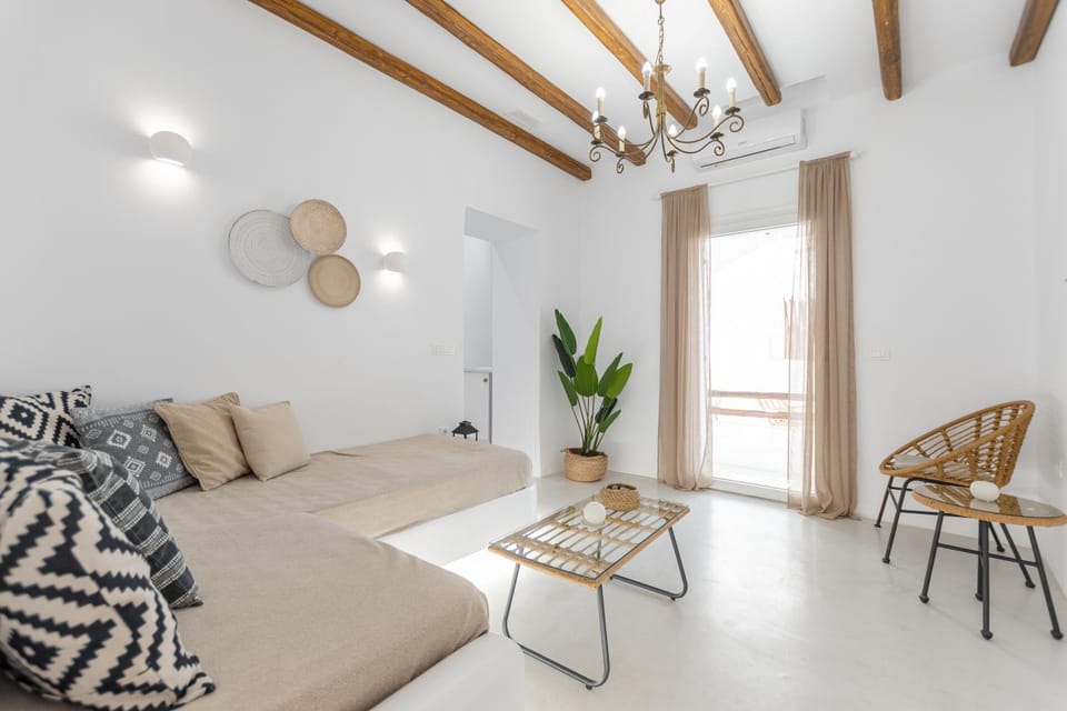 Bed, Living room, Seating area