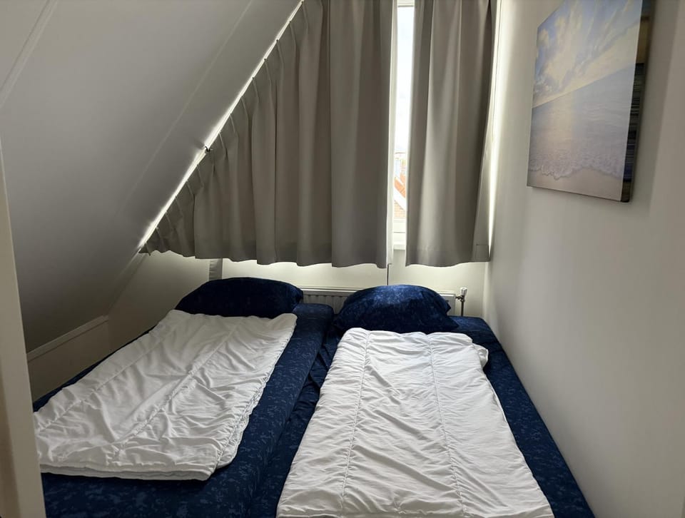 Weststraat 22 - Ouddorp - Appartement West 3P Apartment in Ouddorp