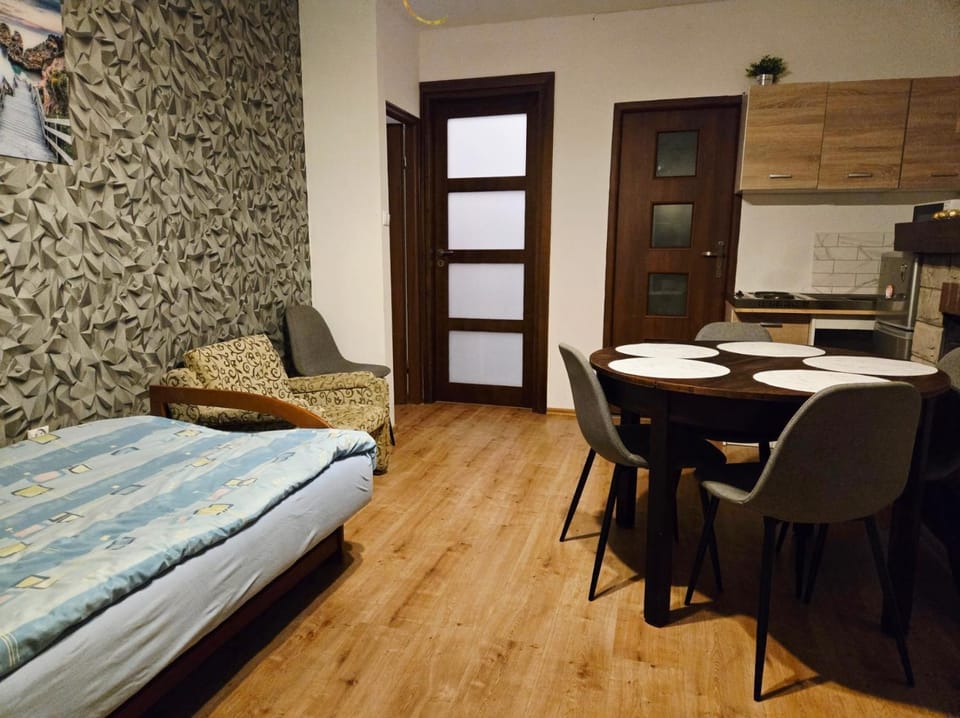 Kitchen or kitchenette, Photo of the whole room, Seating area, Dining area