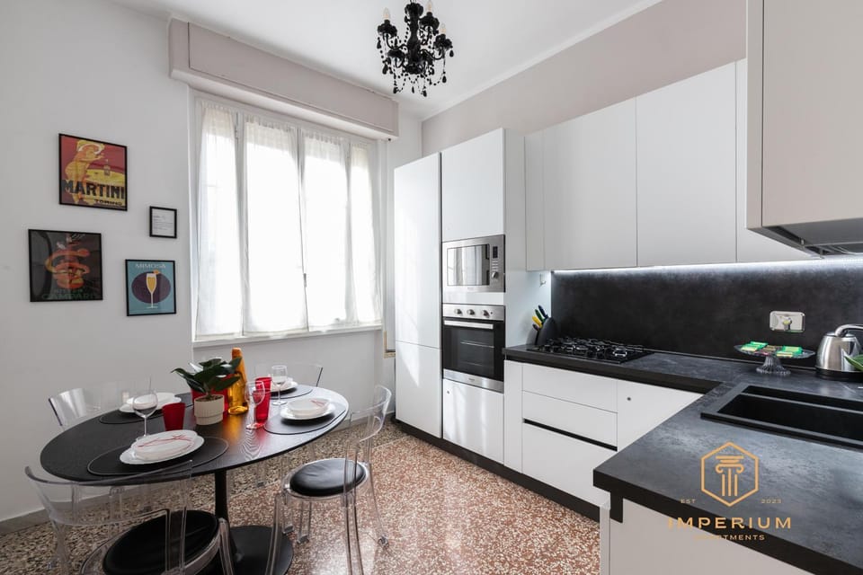 Kitchen or kitchenette, Dining area, oven, stove