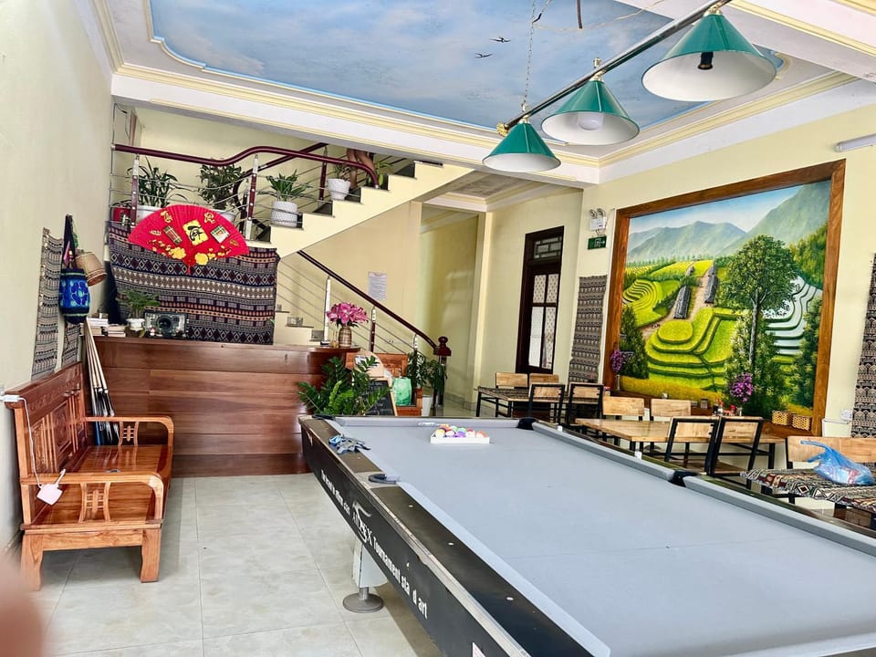 Billiard, Living room, Seating area