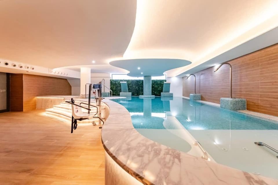 Luxury 2BD Flat - Pools - Parking - Spa - Gym Apartment in Sitio de Calahonda