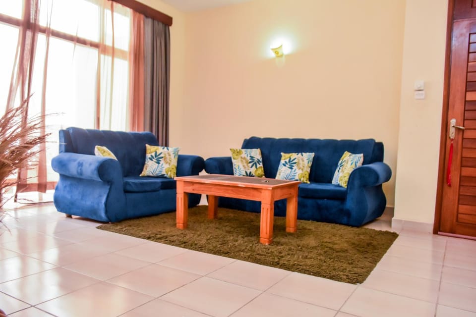 Communal lounge/ TV room, Living room, Seating area