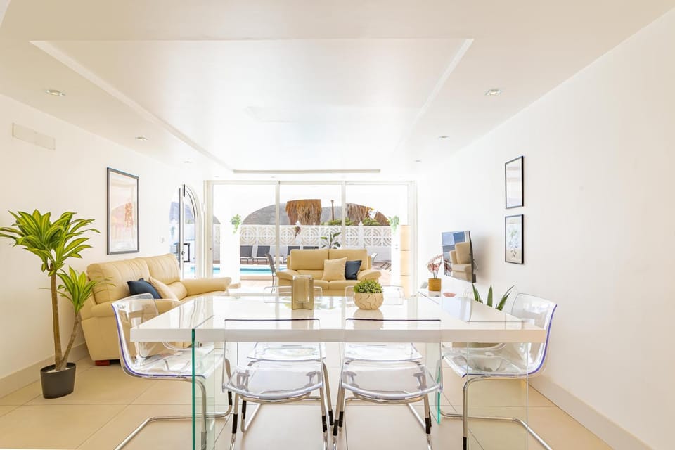 Communal lounge/ TV room, Dining area