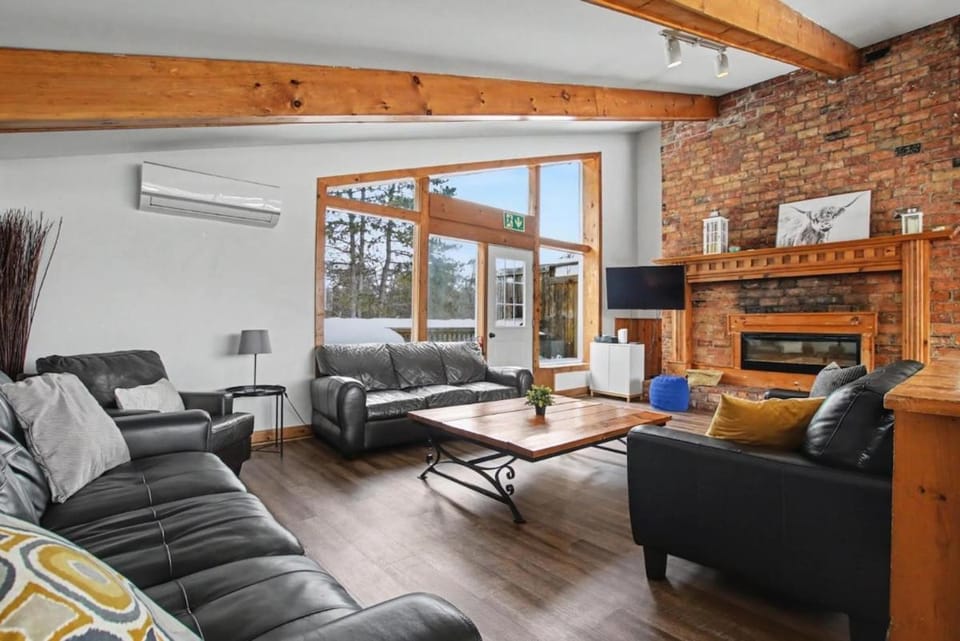 Birch View- Balcony-Backyard-Parking-Sauna-Sleeps 20 Chalet in Grey Highlands