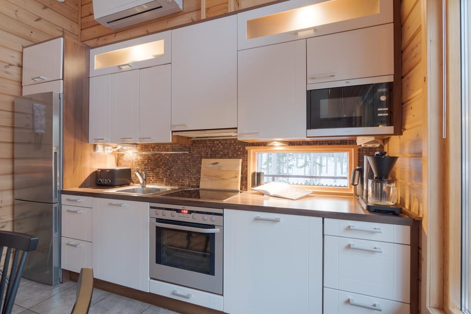 Coffee/tea facilities, Kitchen or kitchenette, dishwasher, oven, stove, toaster