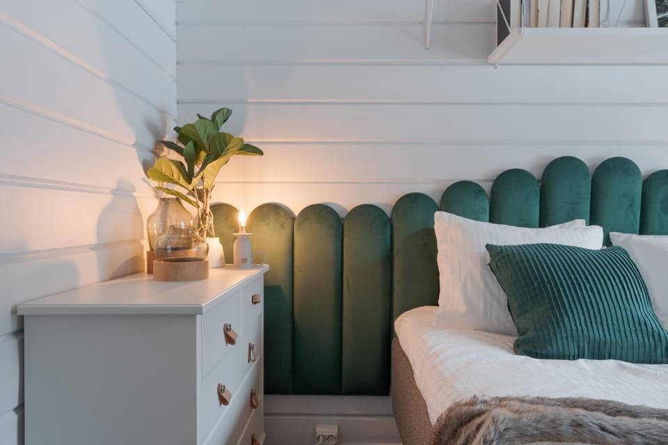 Bed, Living room, Bedroom