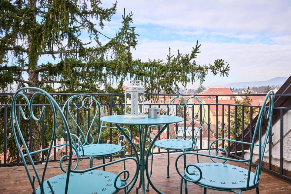 View (from property/room), Balcony/Terrace, Mountain view