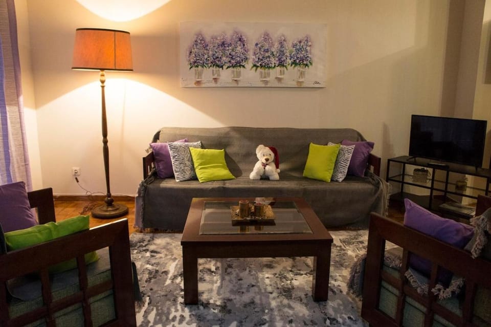 Communal lounge/ TV room, TV and multimedia, Living room, Seating area, Evening entertainment