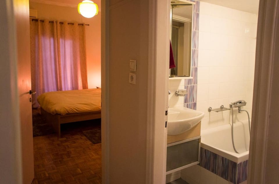 Bed, Bathroom, Photo of the whole room