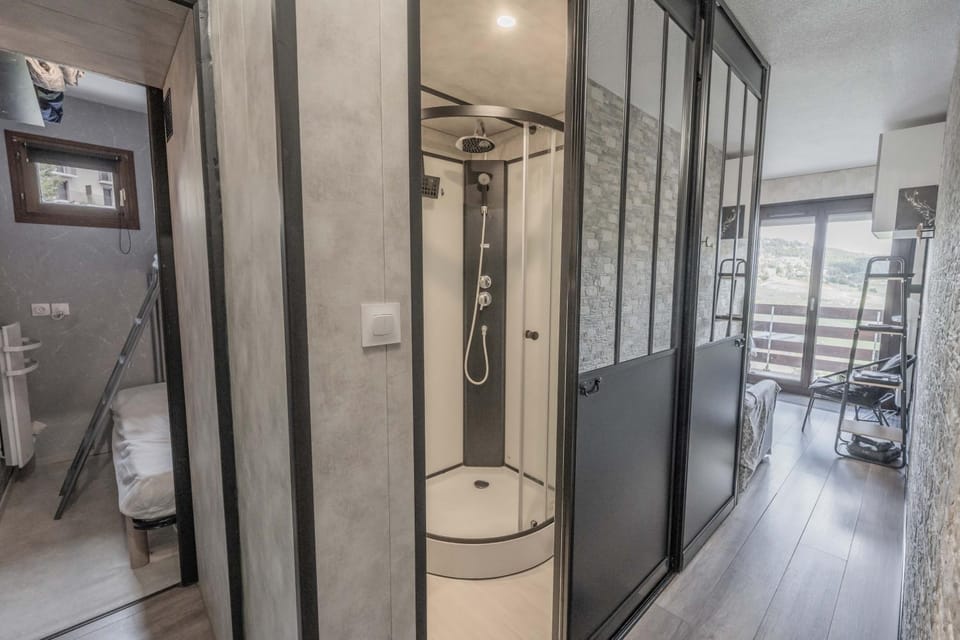 Bathroom, Living room