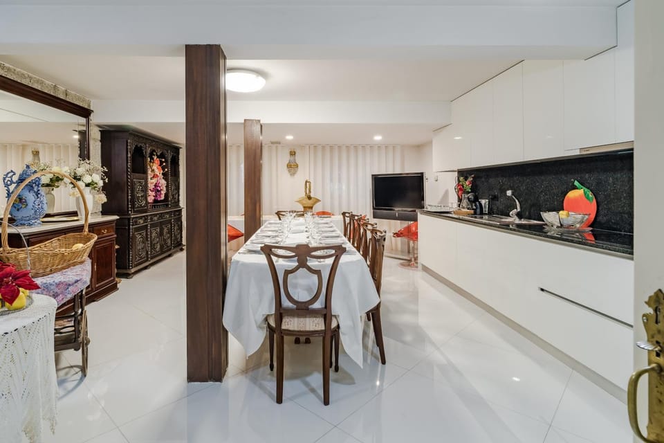 Property building, Kitchen or kitchenette, Living room