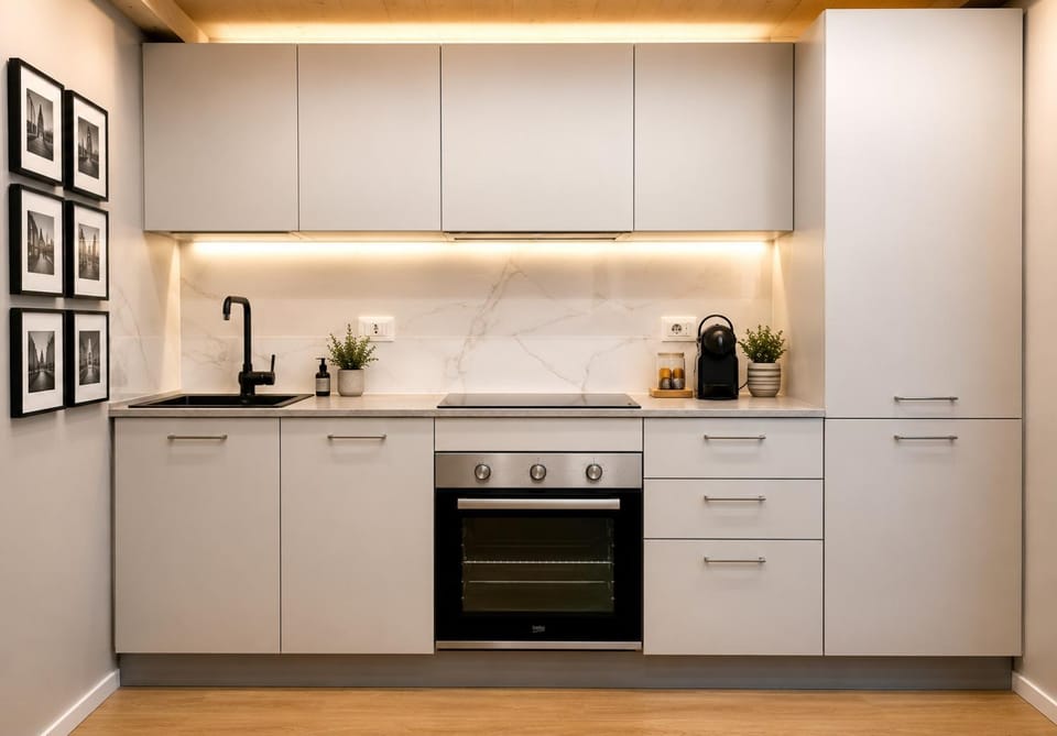 Coffee/tea facilities, Kitchen or kitchenette, dishwasher, oven, stove