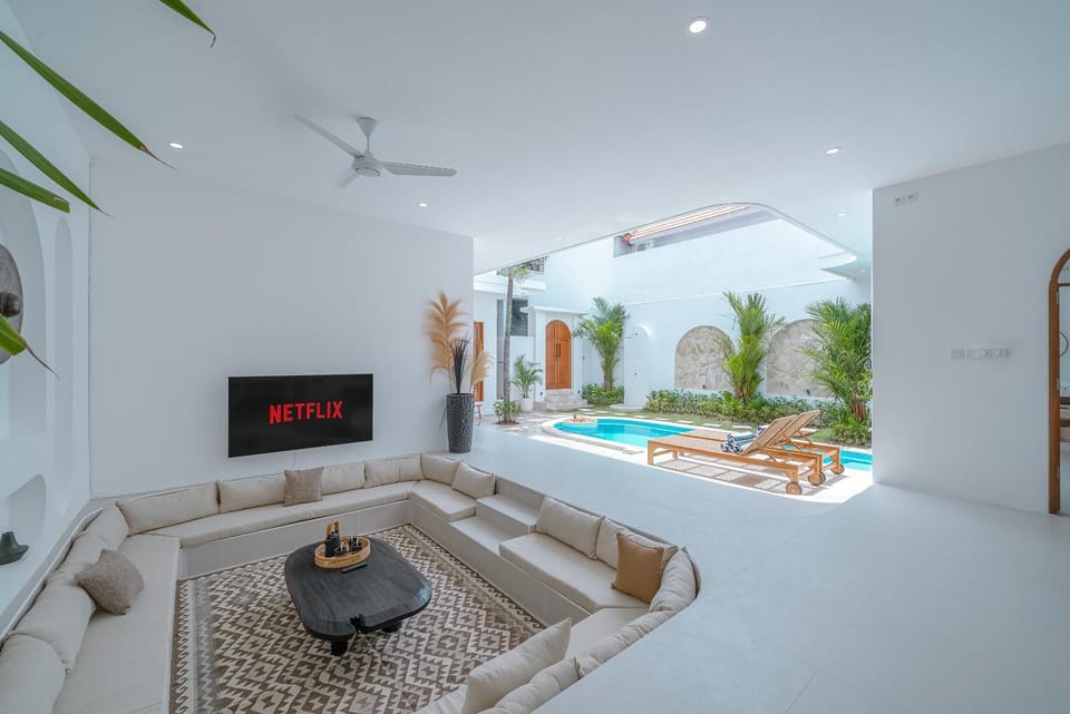 Villa Alba - Mediterranean & Luxury 3BR - Canggu Beach Villa in North Kuta