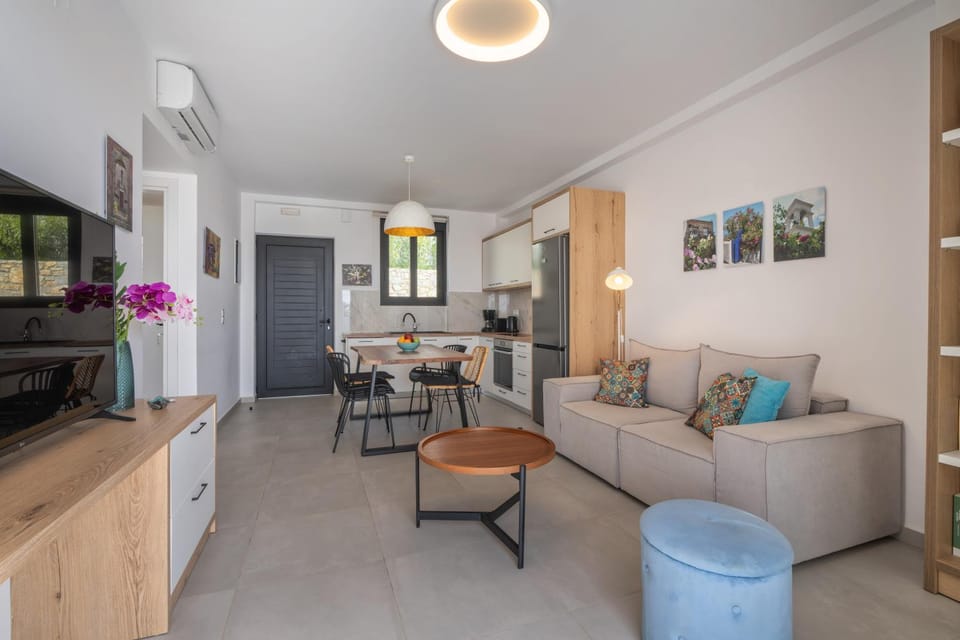 Villa Oneiro, with sea and countryside view Villa in Crete