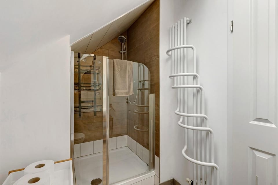 Bathroom, Living room