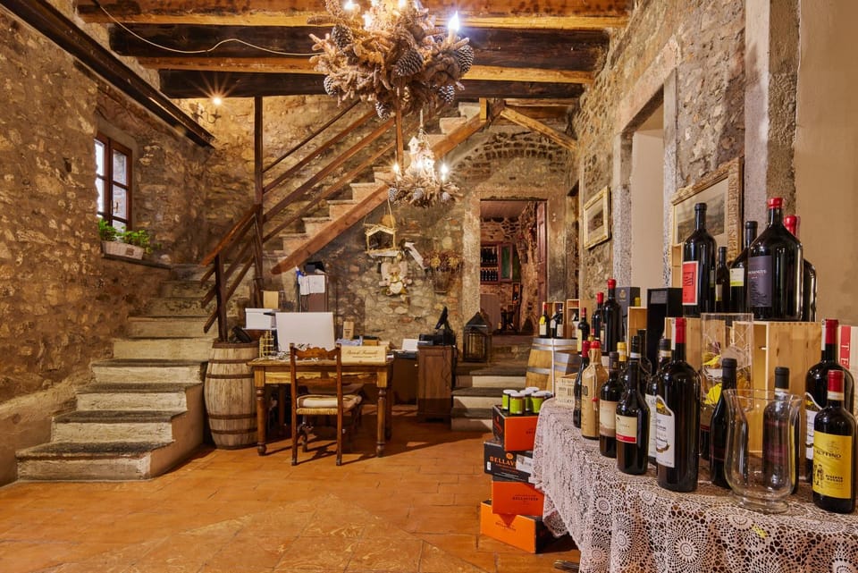 Restaurant/places to eat, Lounge or bar, Food and drinks, Drinks, Alcoholic drinks